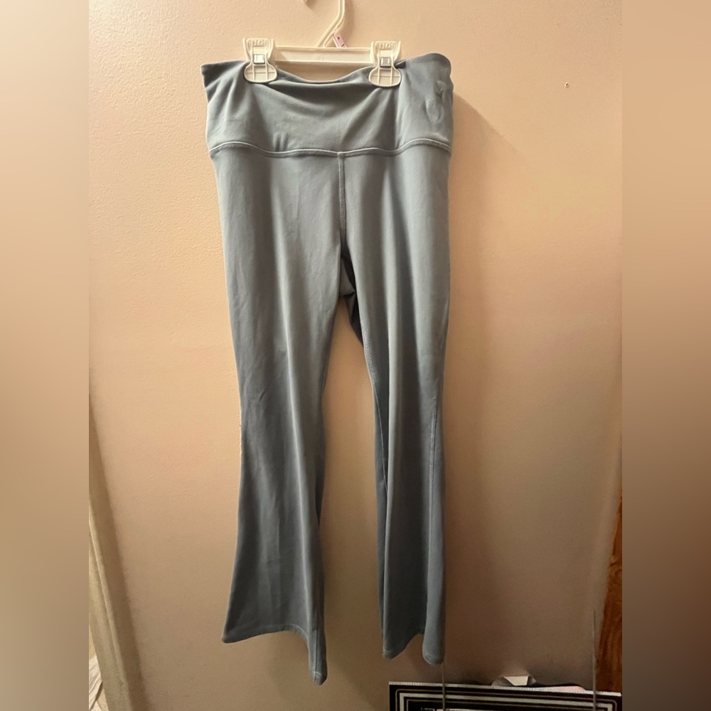 DSG Light Gray Activewear flair Leggings